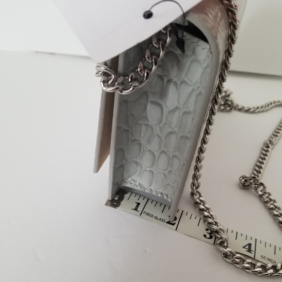Alexander McQueen Skull Croc-Embossed Leather Chain Crossbody Light Gray - Picture 6 of 12